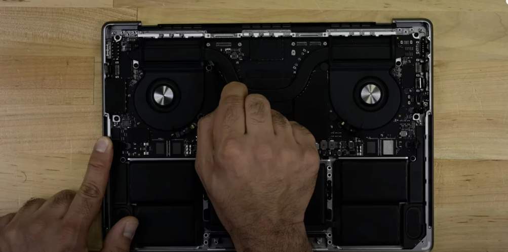 iFixit 拆解 M2 Pro MacBook Pro ：內存及SSD固態硬盤有所改變