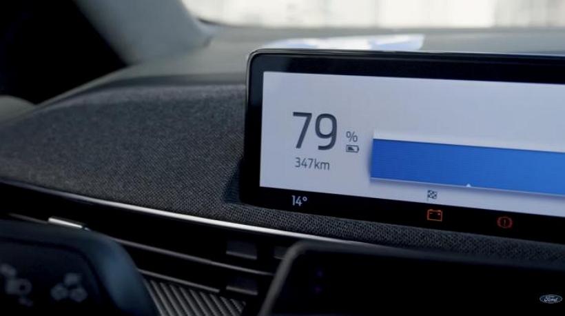 Ford福特打造機器人充電站：手機點一點就能自動幫電動車充電