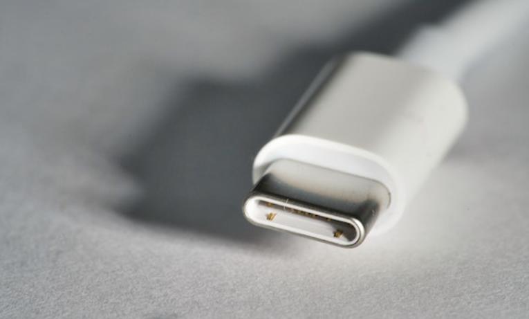 歐盟規(guī)定iPhone、AirPods最遲2024年必須改Type-C充電
