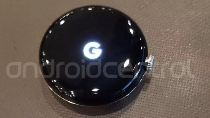 谷歌智能手表(Google Pixel Watch)首次曝光：竟然是被遺忘在餐廳