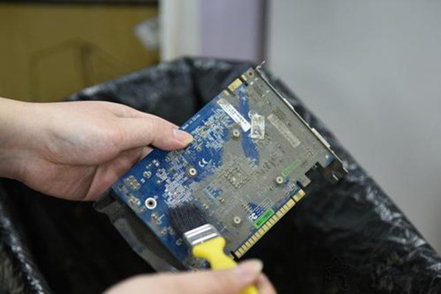 電腦顯卡花屏怎么辦？電腦獨立顯卡花屏的原因和解決方法