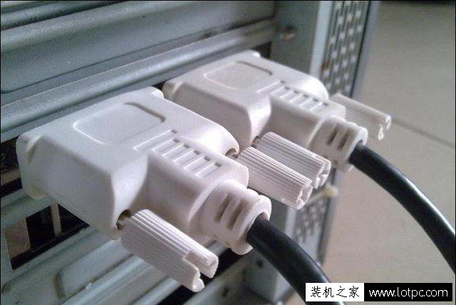 電腦一拖二教程：一臺主機兩個顯示器看電影玩游戲互相不沖突