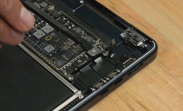 iFixit拆解蘋果15寸MacBook Air，發現多了兩個揚聲器